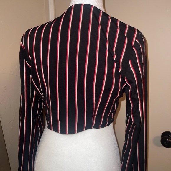 Shein cross crop top - Picture 2 of 4